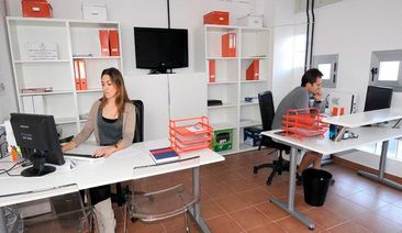 Metalcar Tenerife personas trabajando en computador