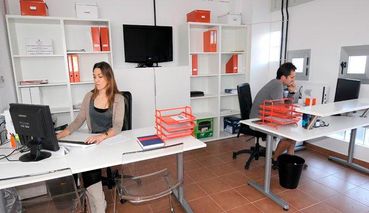 Metalcar Tenerife personas trabajando en computador